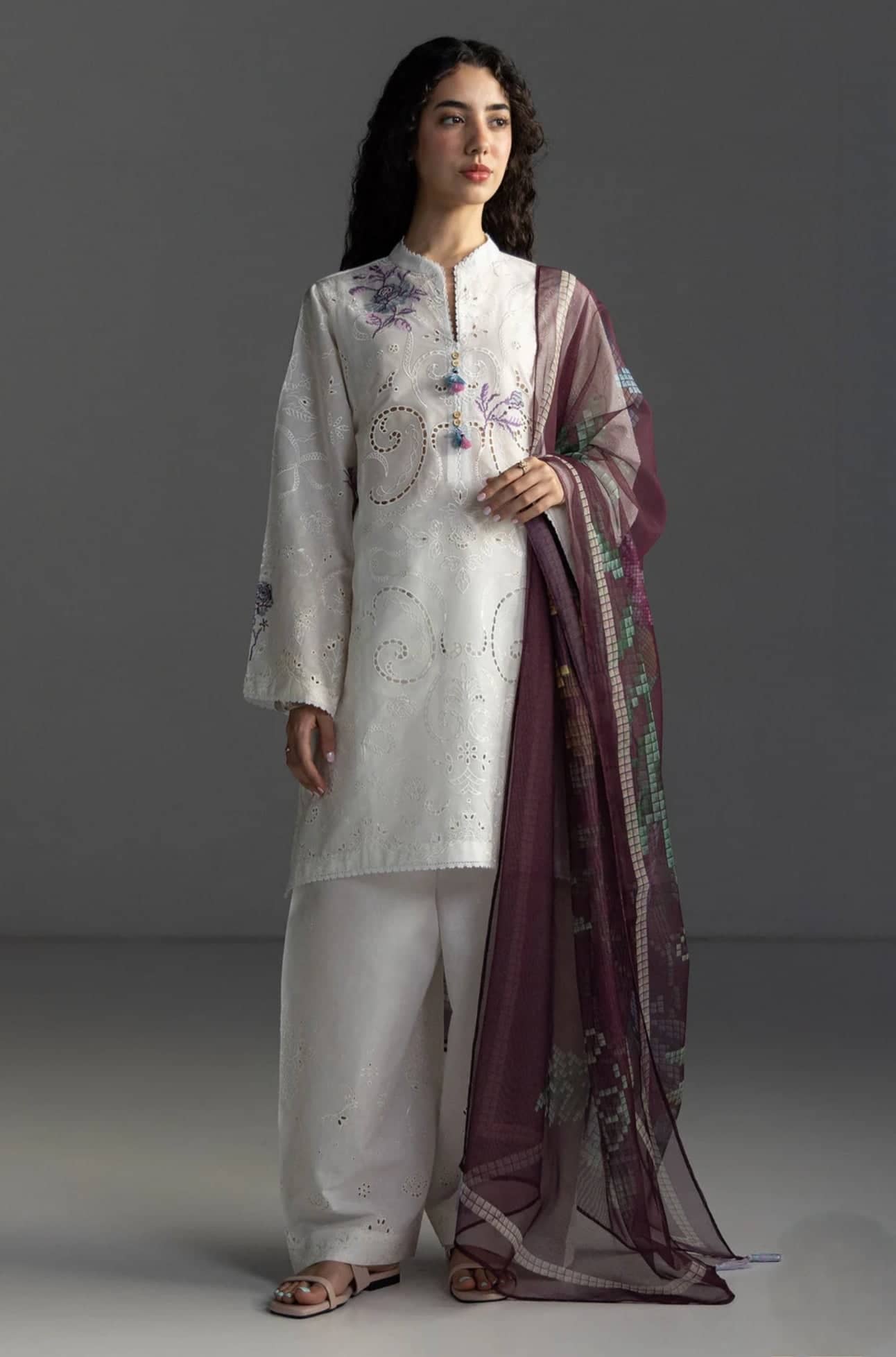 img_coco_lawn_26_awwal_boutique