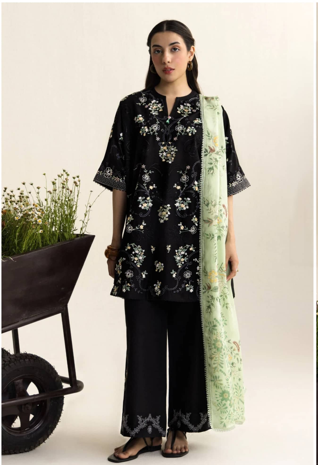 img_zara_shahjahan_coco_lawn_awwal_boutique
