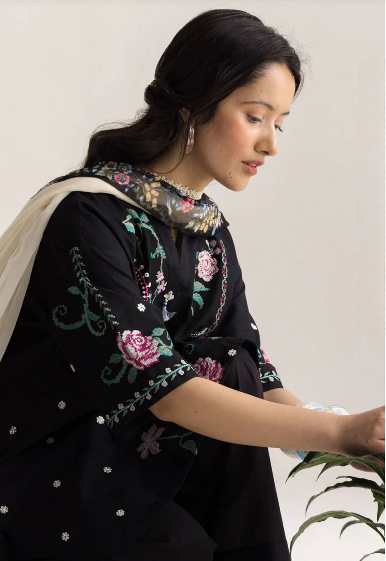 img_coco_lawn_awwal_boutique
