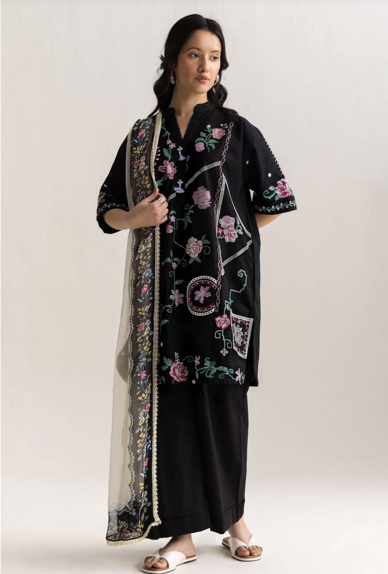 img_coco_lawn_awwal_boutique