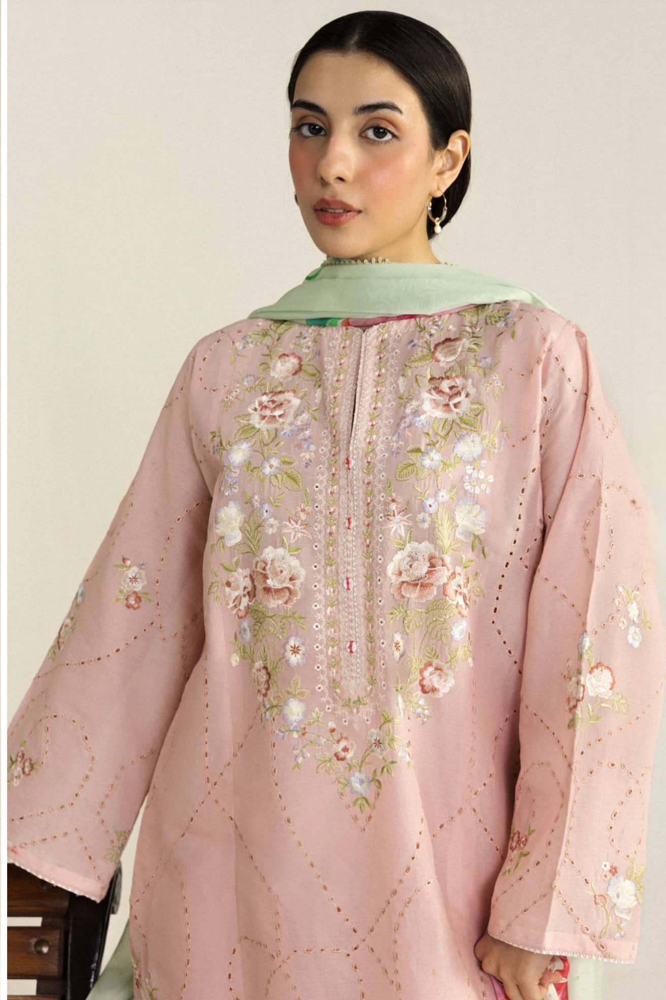 img_coco_lawn_awwal_boutique