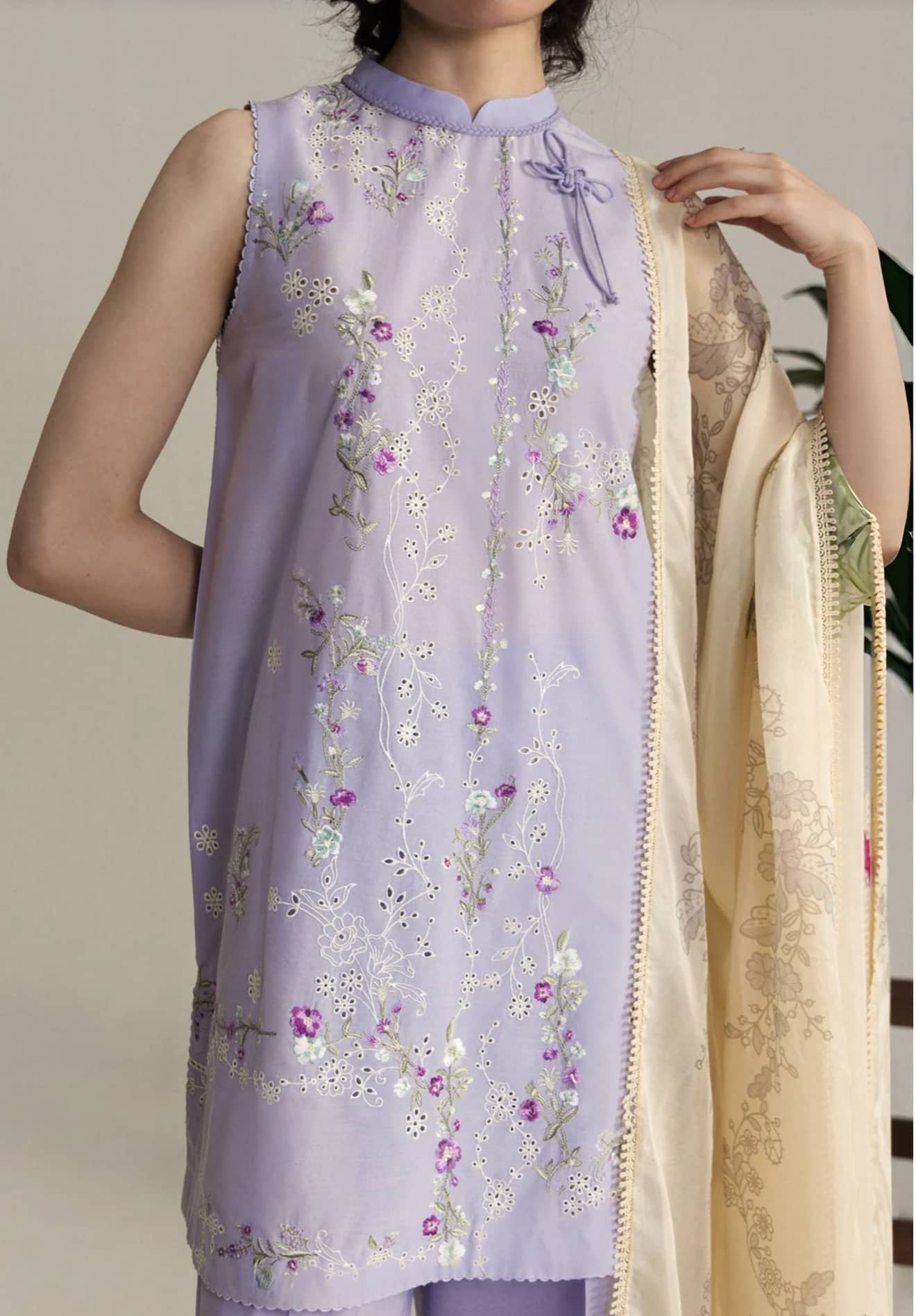 img_coco_lawn_awwal_boutique