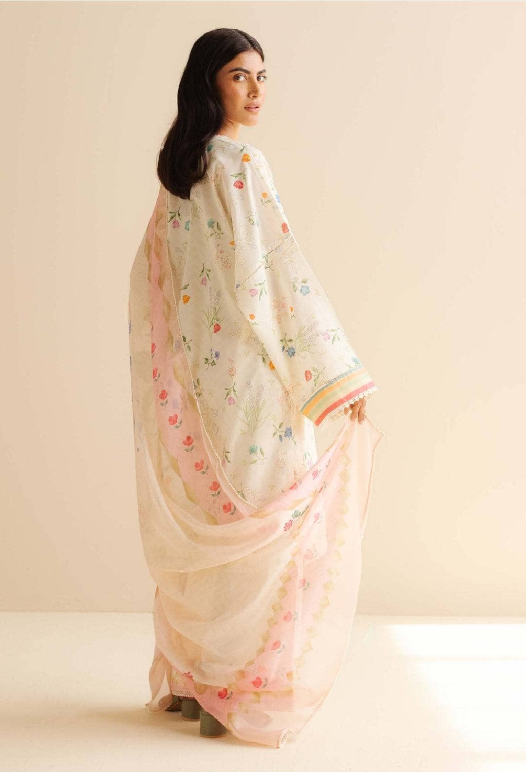 img_zara_shahjahan_coco_lawn_awwal_boutique