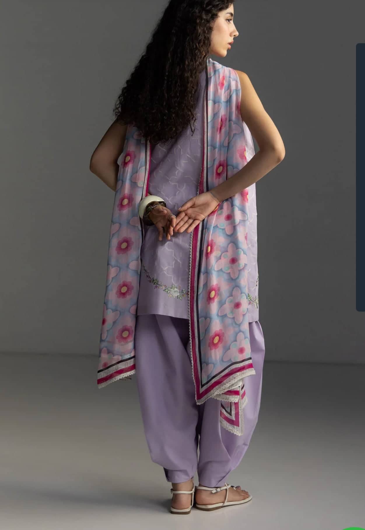 img_coco_lawn_awwal_boutique