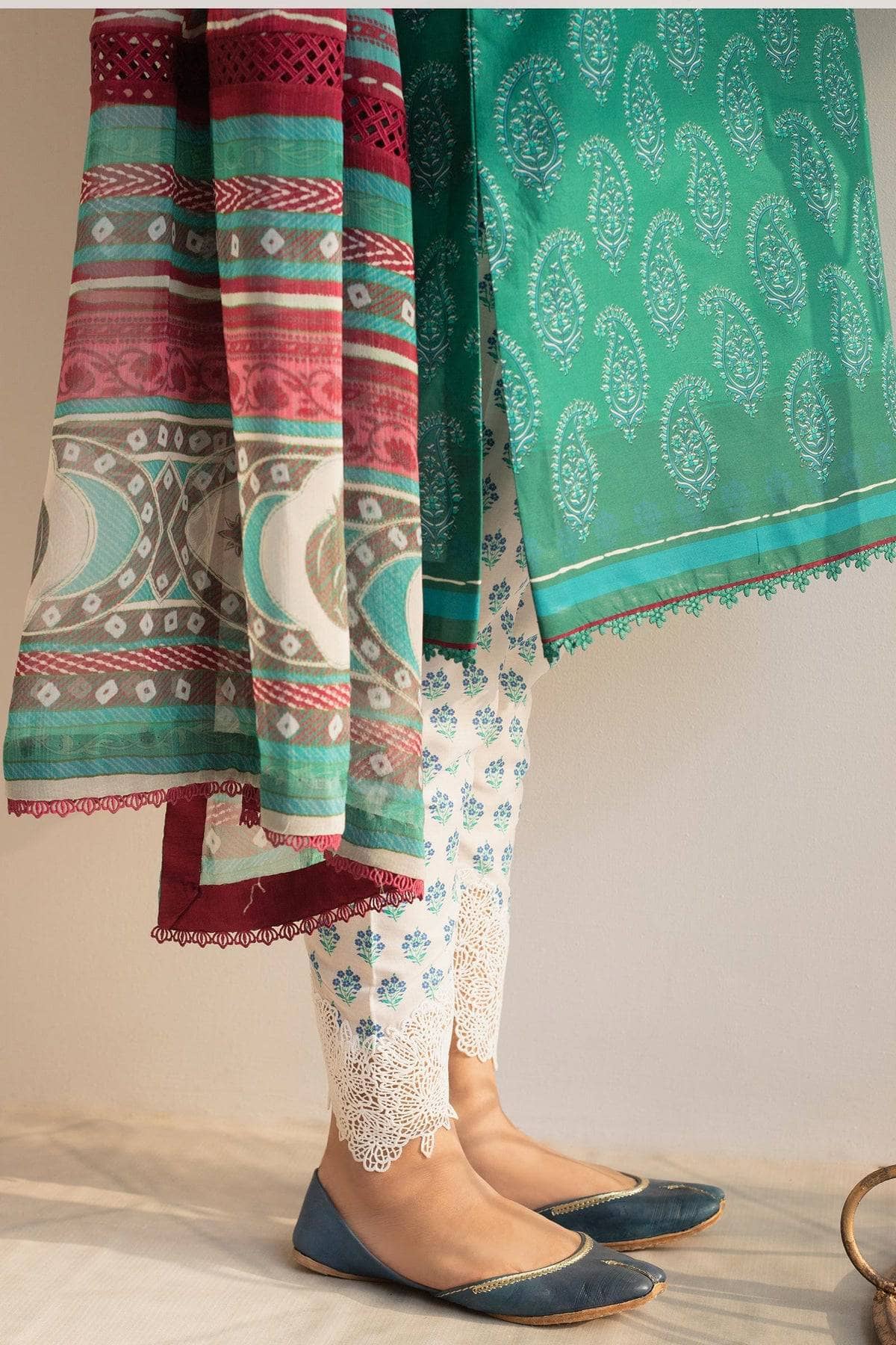 img_zara_shahjahan_coco_prints_awwal_boutique