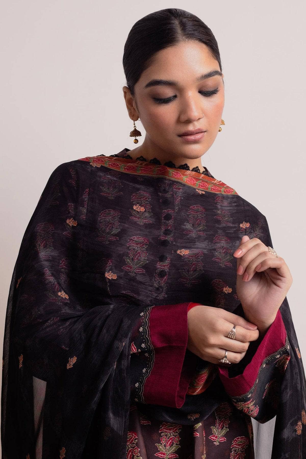 img_zara_shahjahan_coco_prints_awwal_boutique
