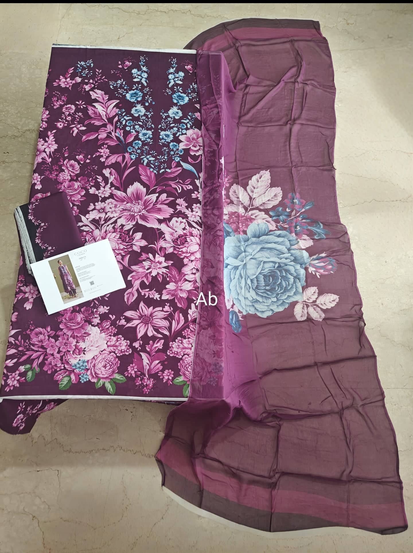 img_coco_lawn_awwal_boutique