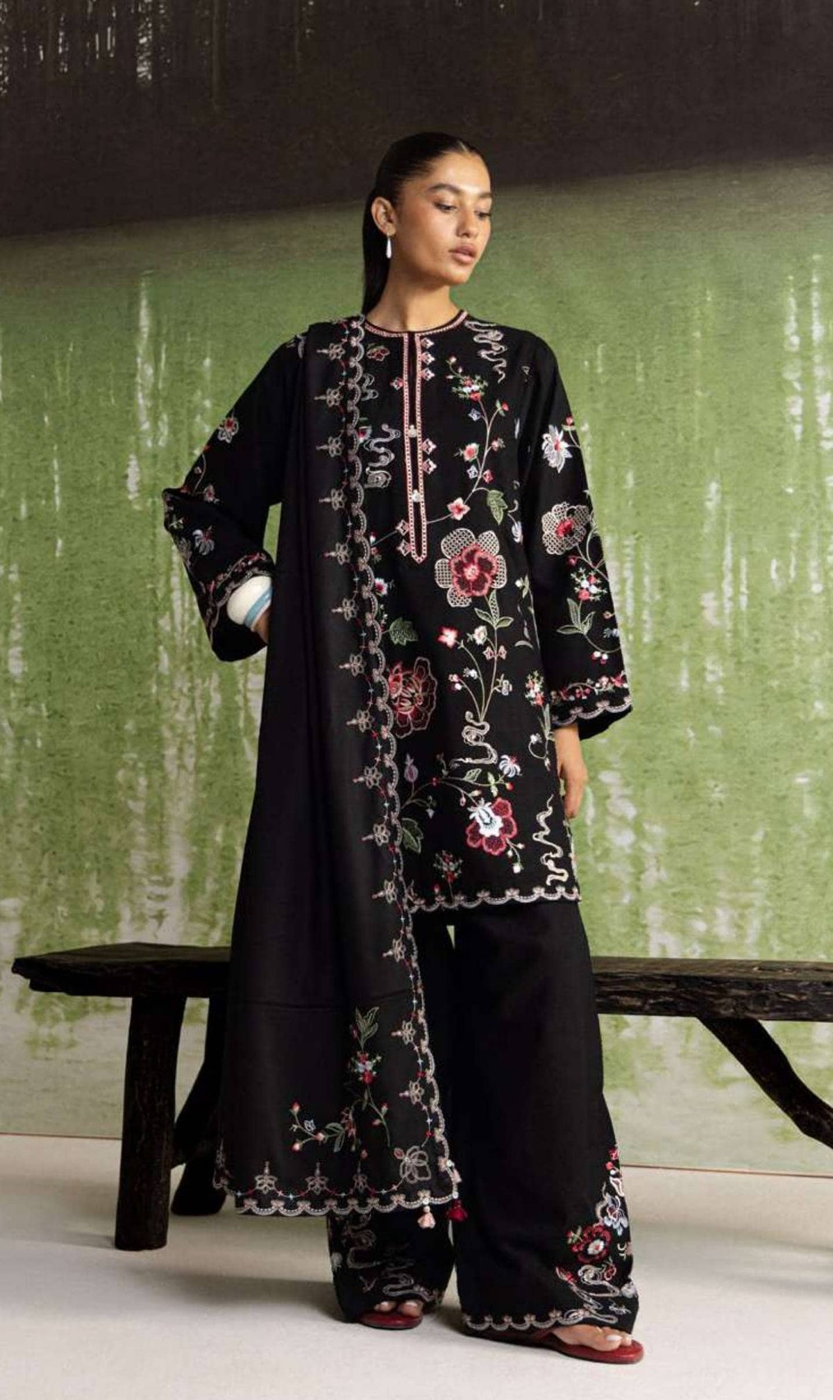 img_coco_embroidered_by_zara_shahjahan_awwal_boutique