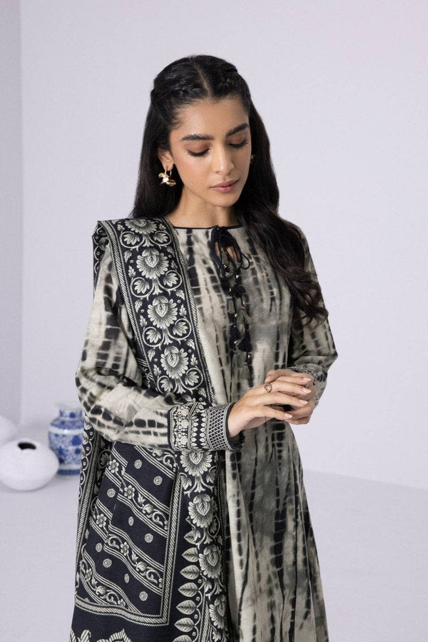 Img_sapphire_khaddar_2022_awwal_boutique