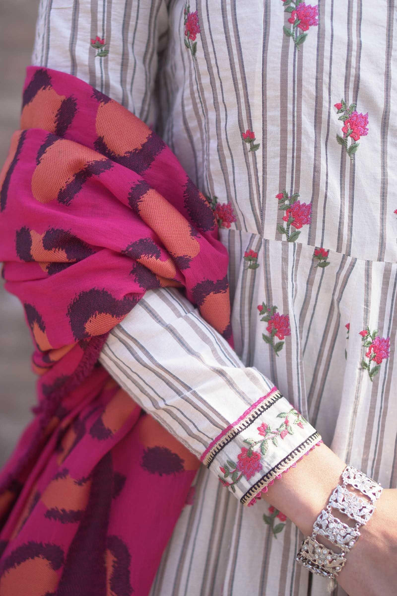 img_zara_shahjahan_lawn_garden_of_love_2020_awwal_boutique