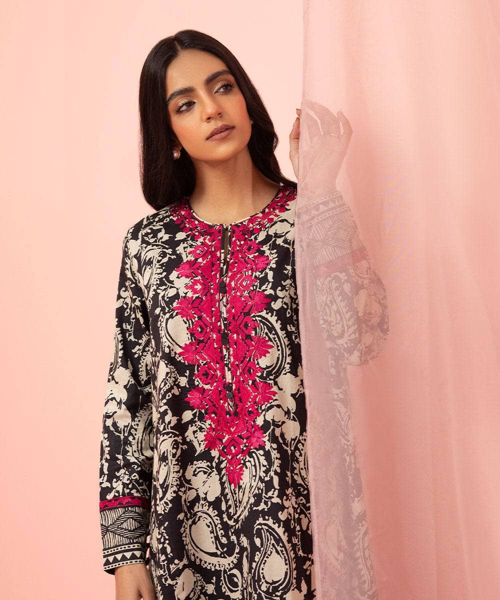 Img_sapphire_lawn_23_awwal_boutique