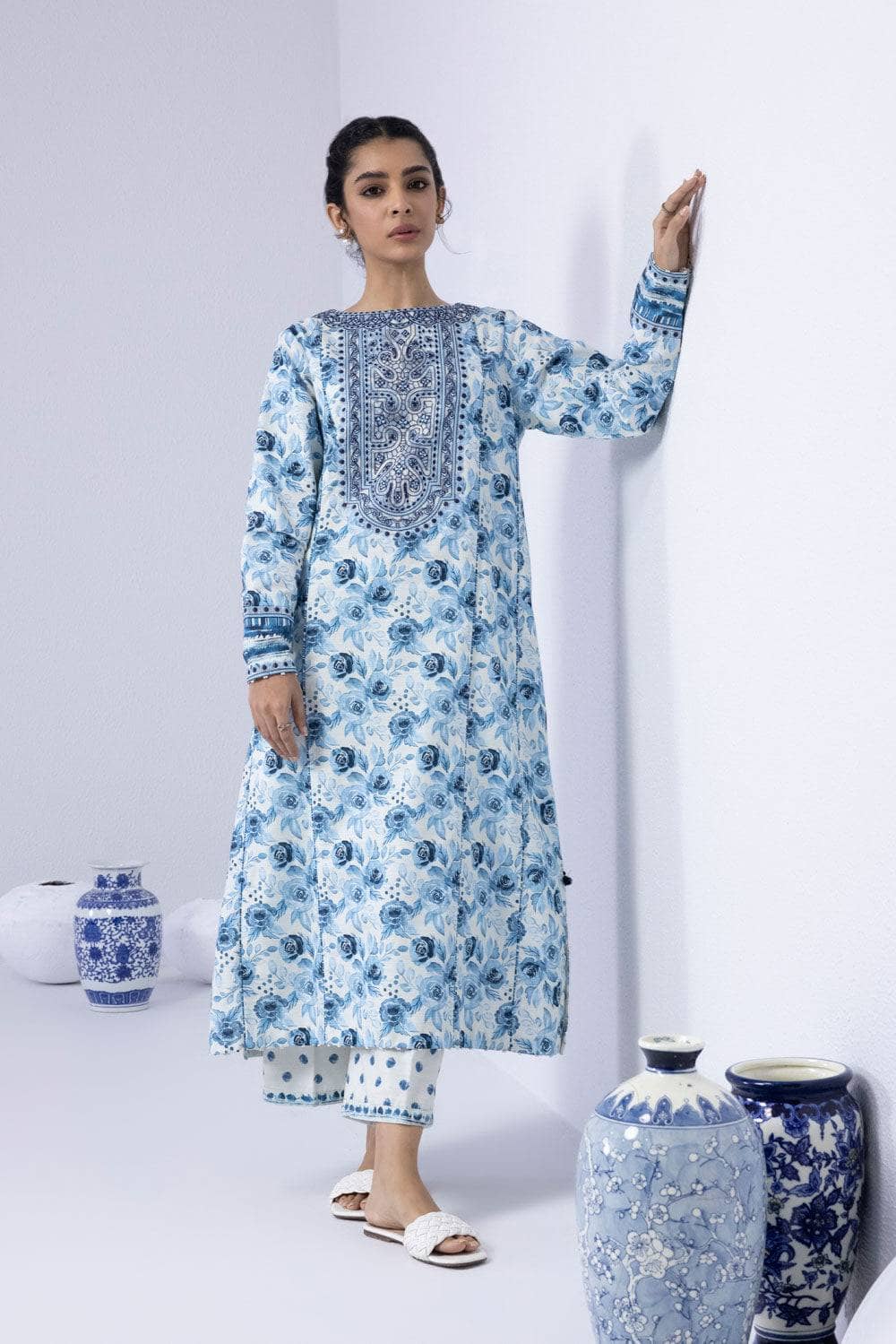 img_sapphire_winter_2022_awwal_boutique