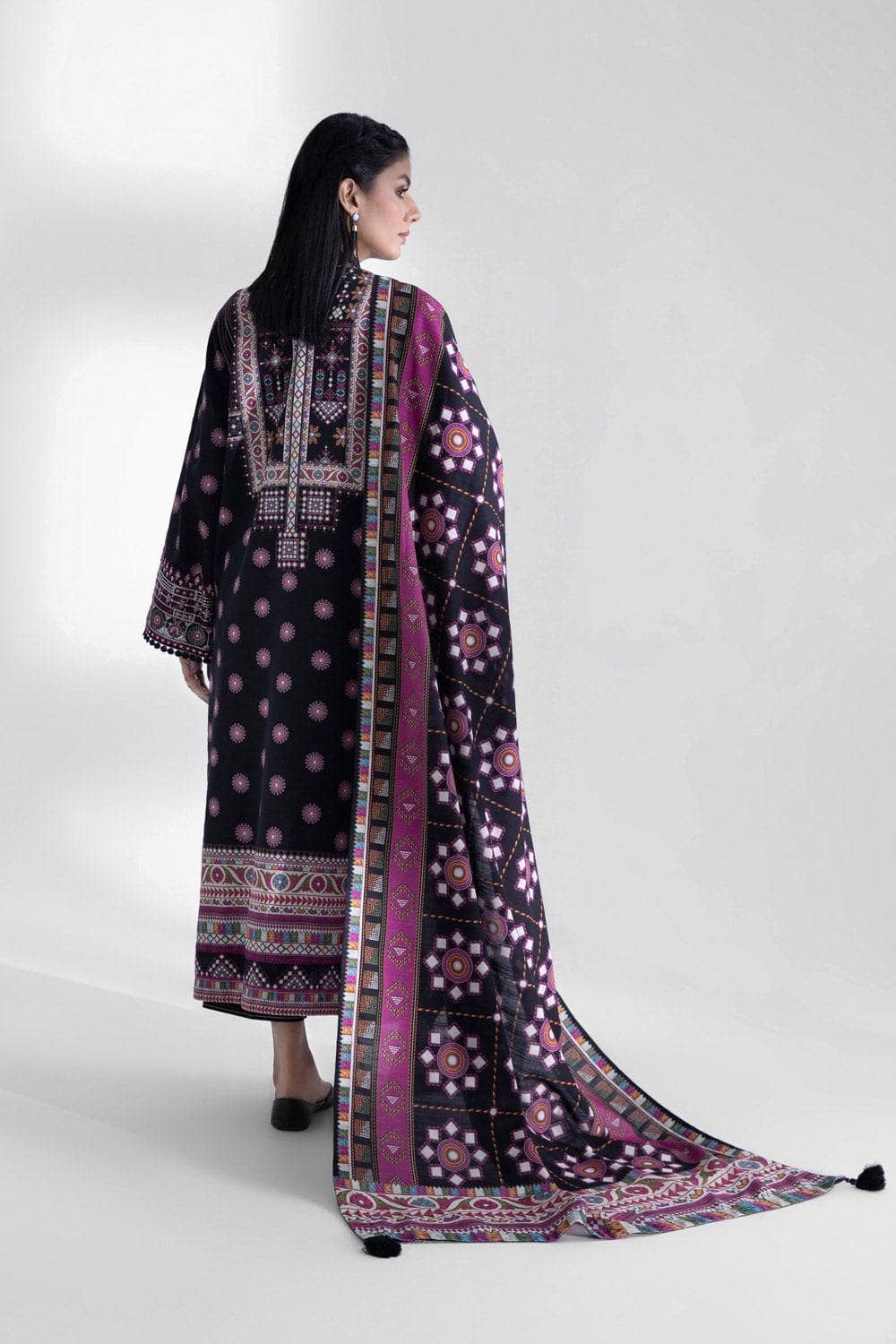 img_sapphire_winter_2022_awwal_boutique