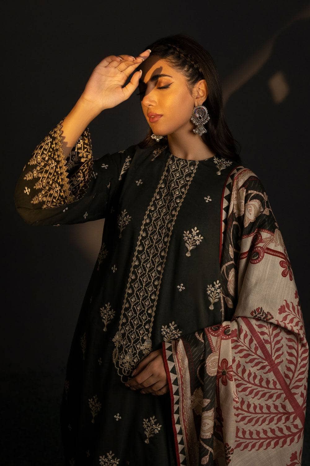 img_sapphire_winter_2022_awwal_boutique