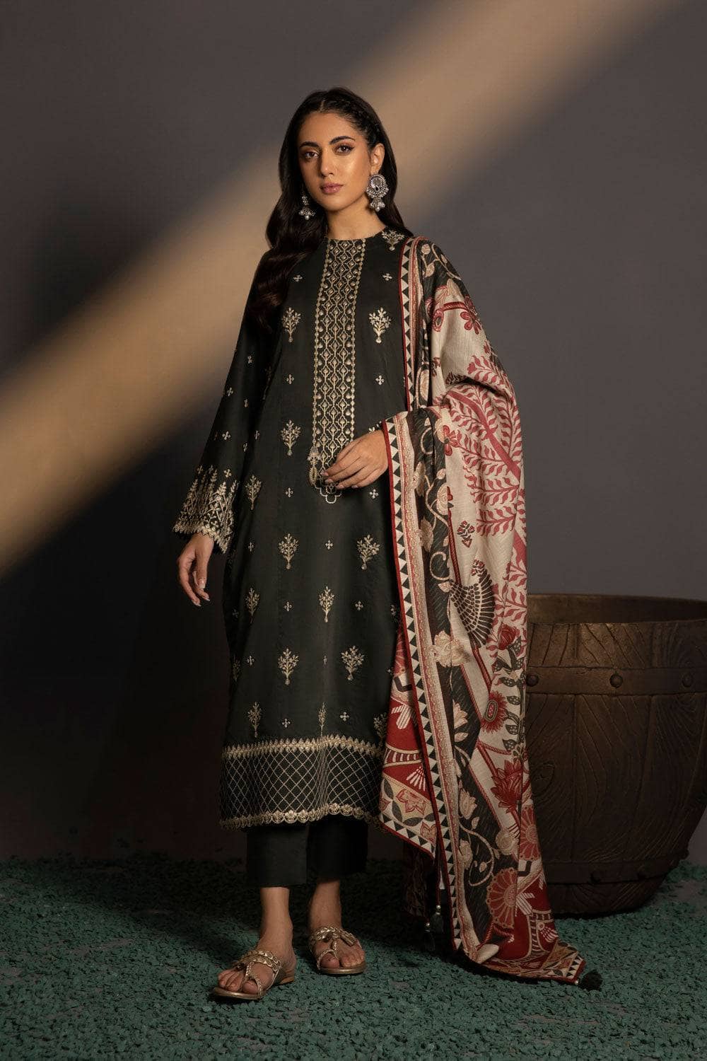 img_sapphire_winter_2022_awwal_boutique