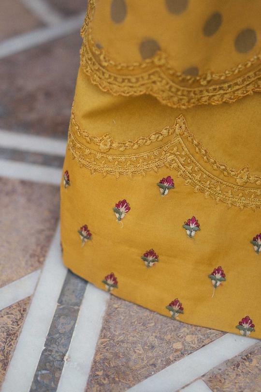 img_zara_shahjahan_lawn_garden_of_love_2020_awwal_boutique