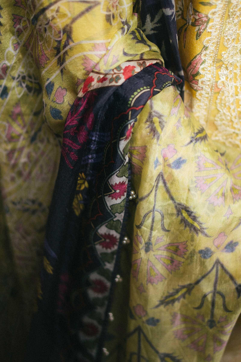 img_zara_shahjahan_lawn_garden_of_love_2020_awwal_boutique