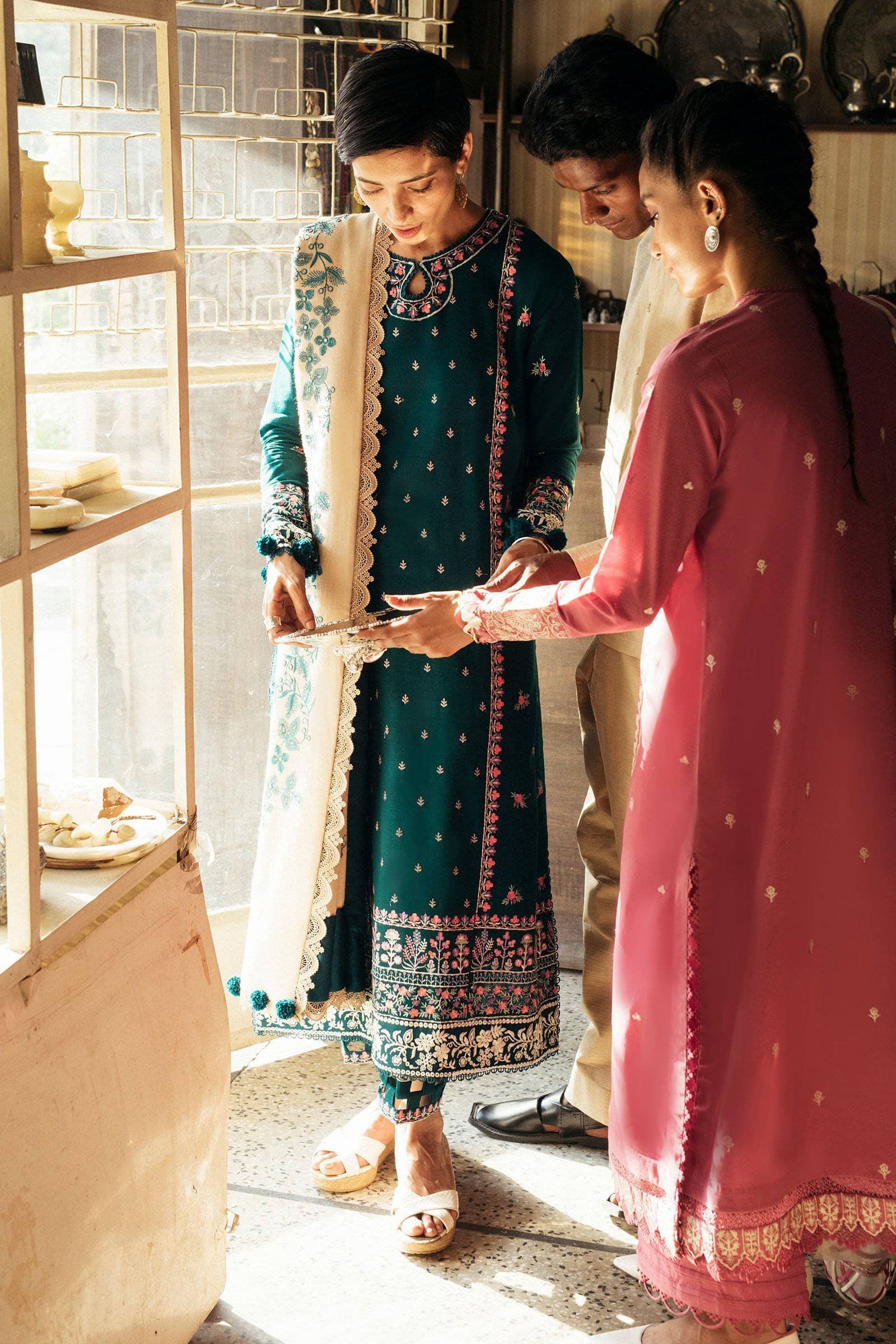 img_zaha_humrahi_winter_collection_awwal_boutique