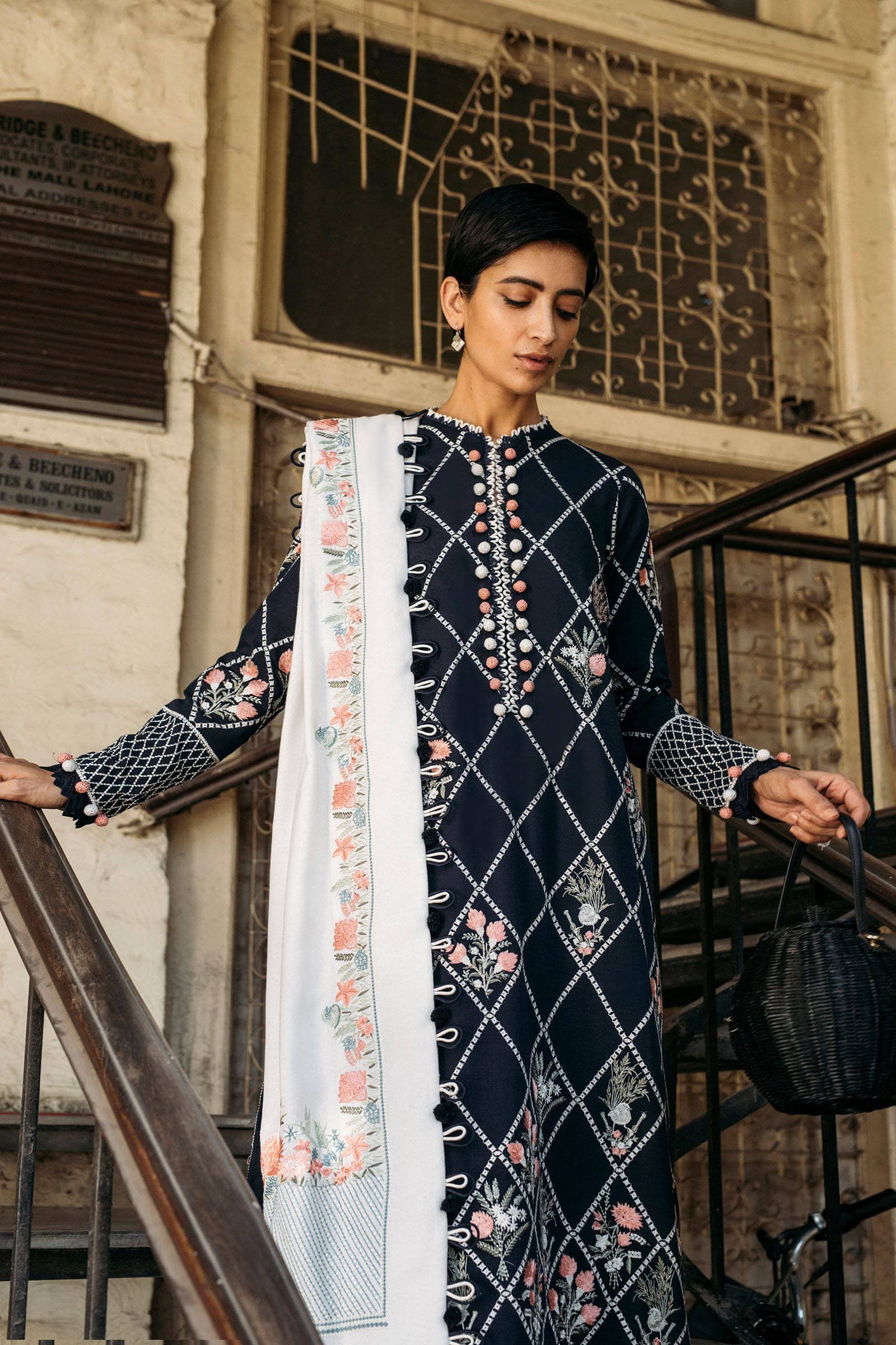 img_zaha_humrahi_winter_collection_awwal_boutique