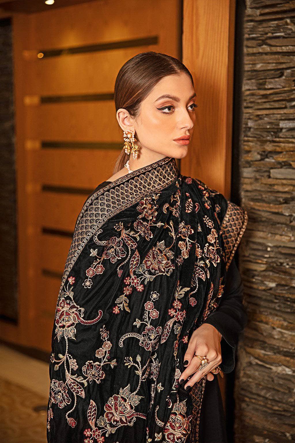 img_ramsha_velvet_shawl_collection_21_awwal_boutique