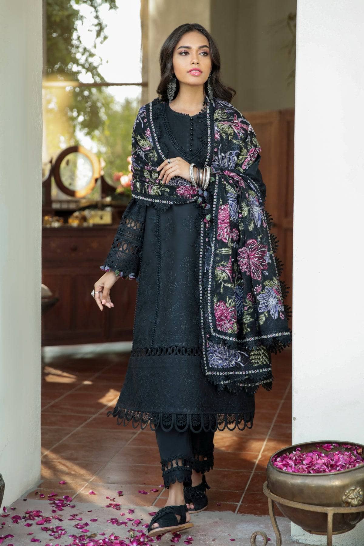 img_baroque_swiss_voil_22_awwal_boutique