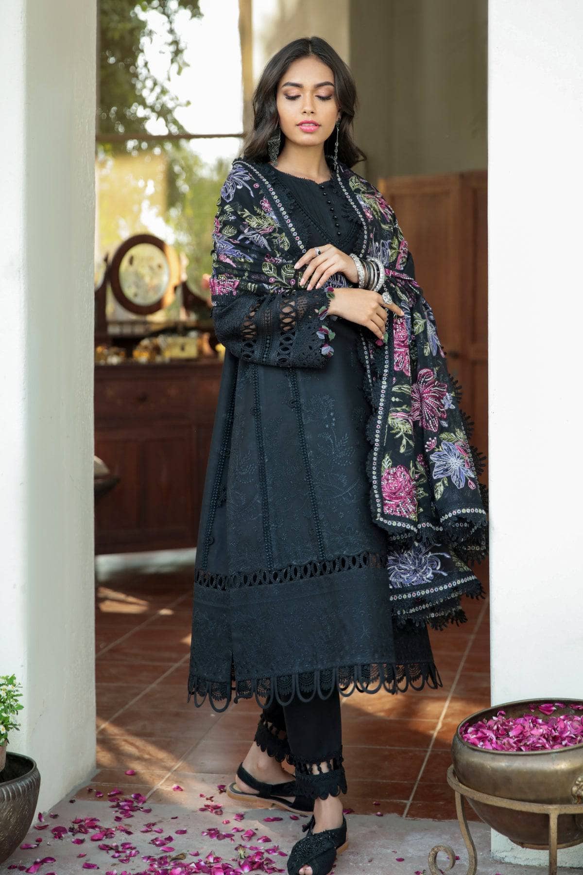 img_baroque_swiss_voil_22_awwal_boutique