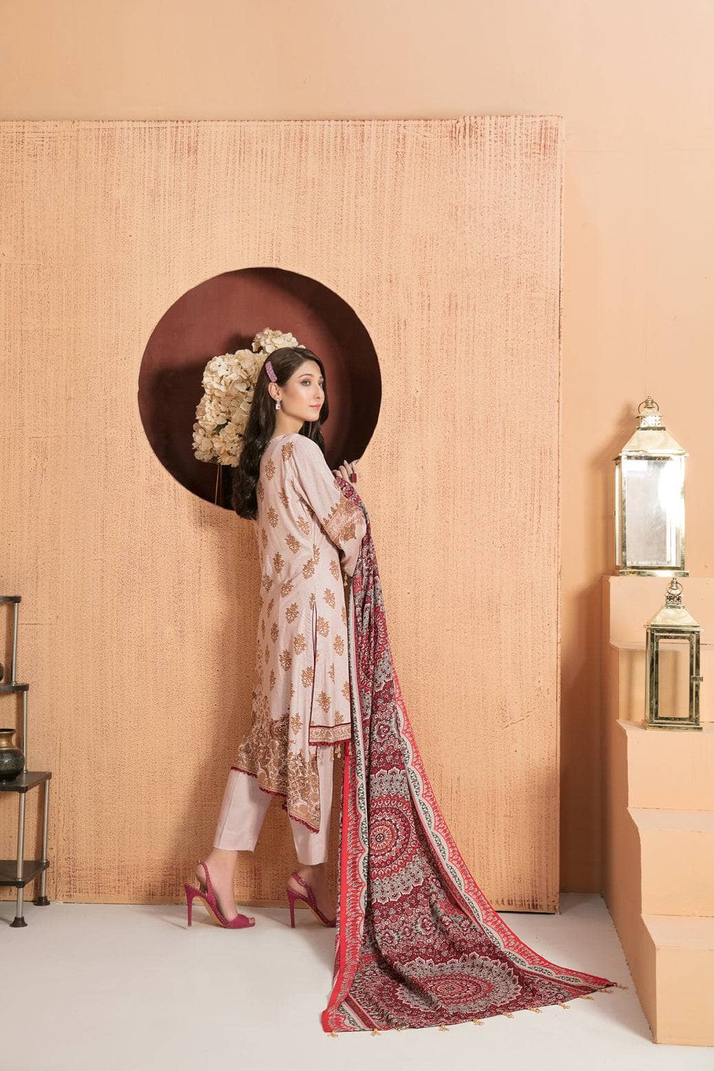 img_amna_sohail_moira_linen_awwal_boutique