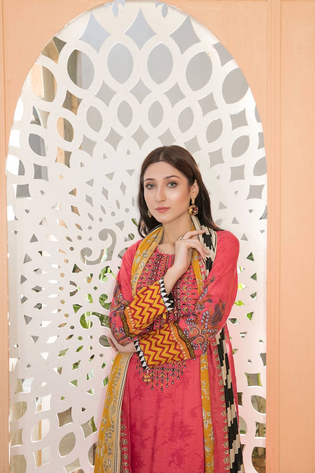 img_amna_sohail_moira_linen_awwal_boutique