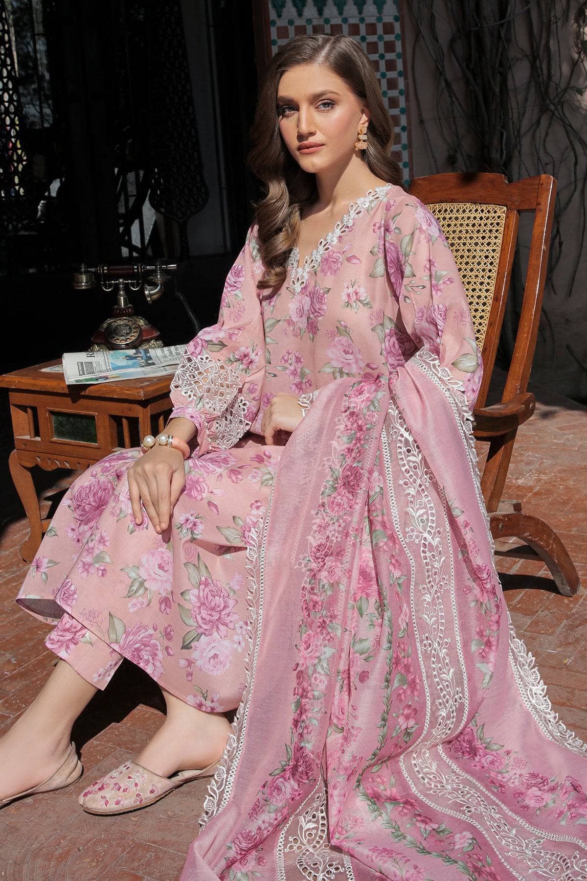 img_baroque_exclsuive_unstitched_lawn_23_awwal_boutique