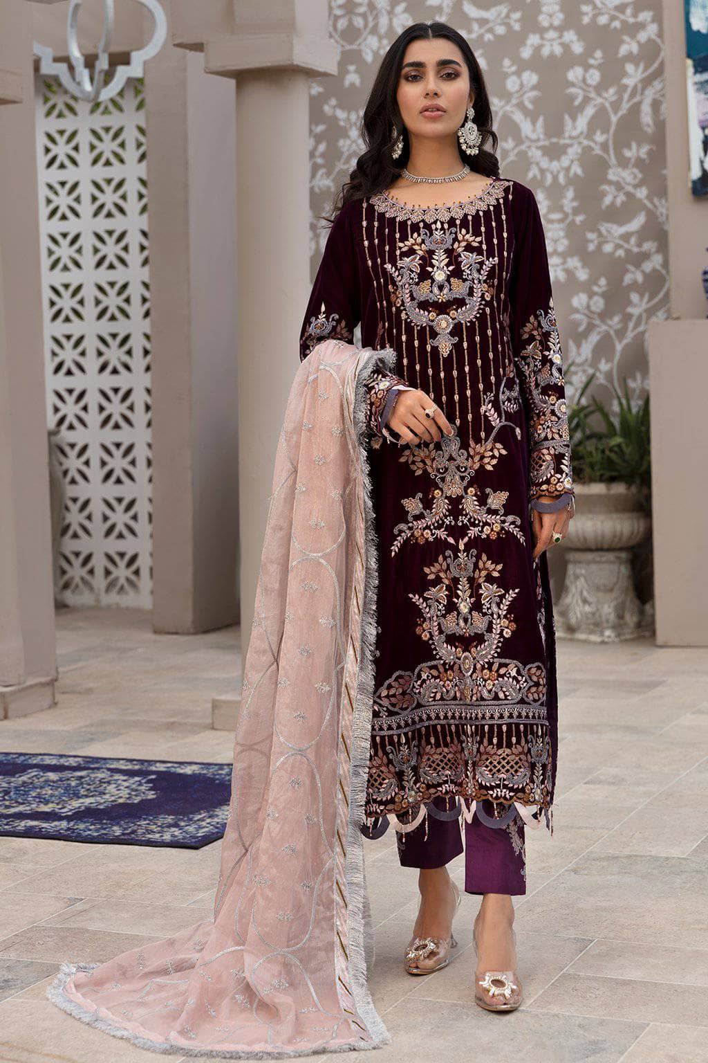 img_emaan_adeel_velvet_awwal_boutique