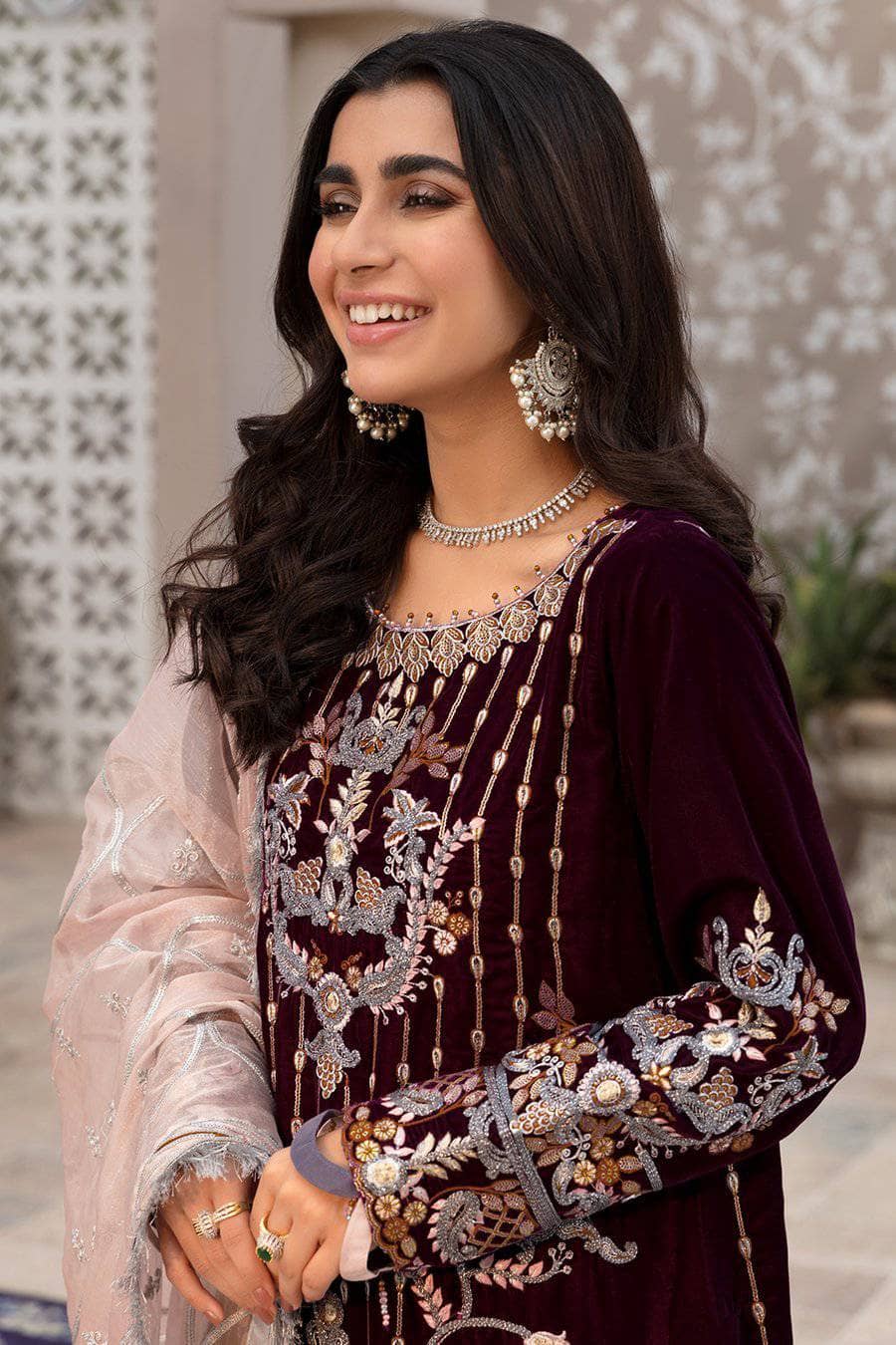 img_emaan_adeel_velvet_awwal_boutique