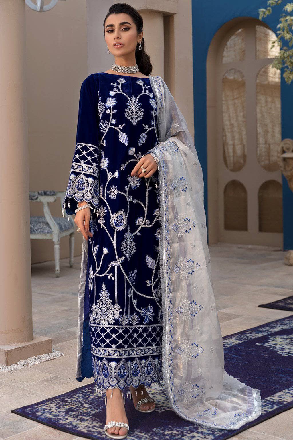 img_emaan_adeel_velvet_awwal_boutique