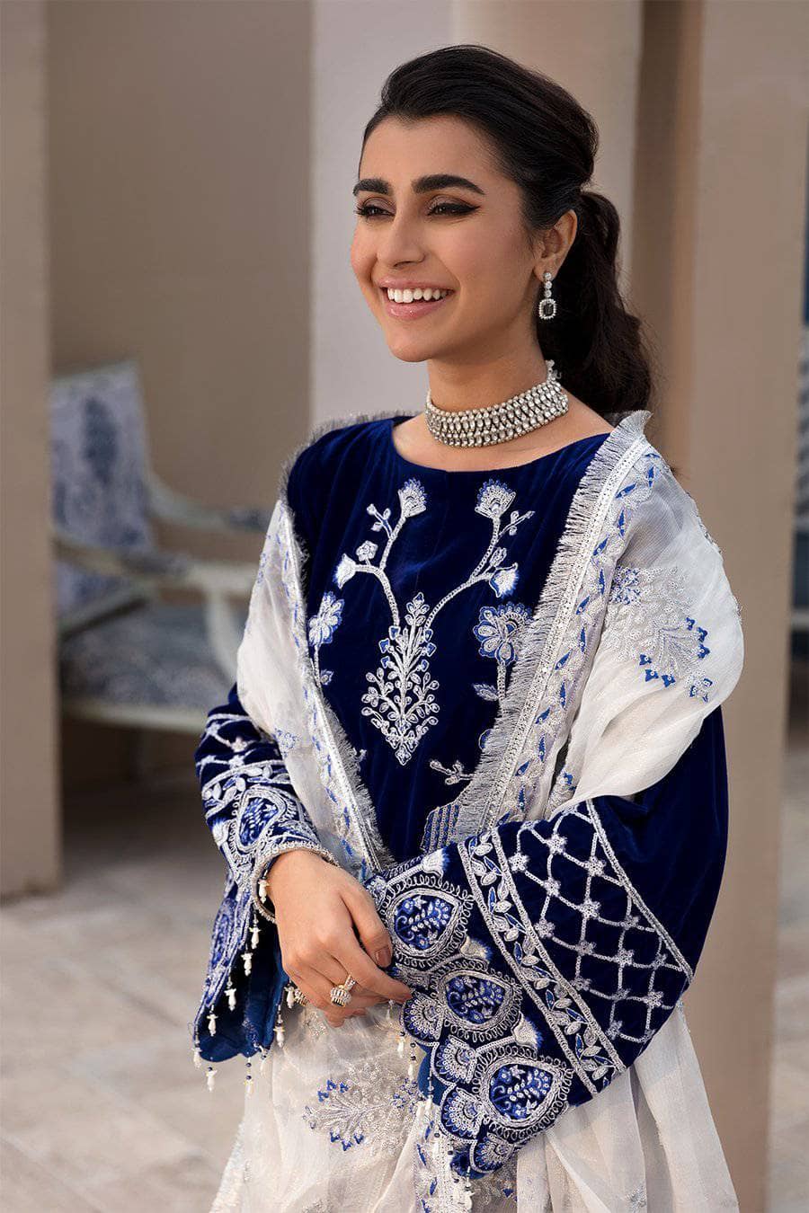 img_emaan_adeel_velvet_awwal_boutique