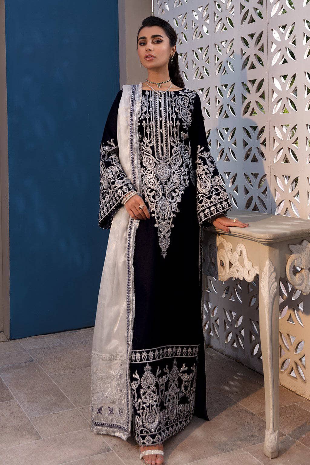 img_emaan_adeel_velvet_awwal_boutique