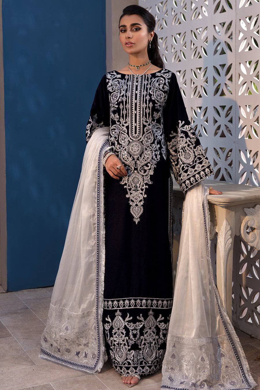 img_emaan_adeel_velvet_awwal_boutique