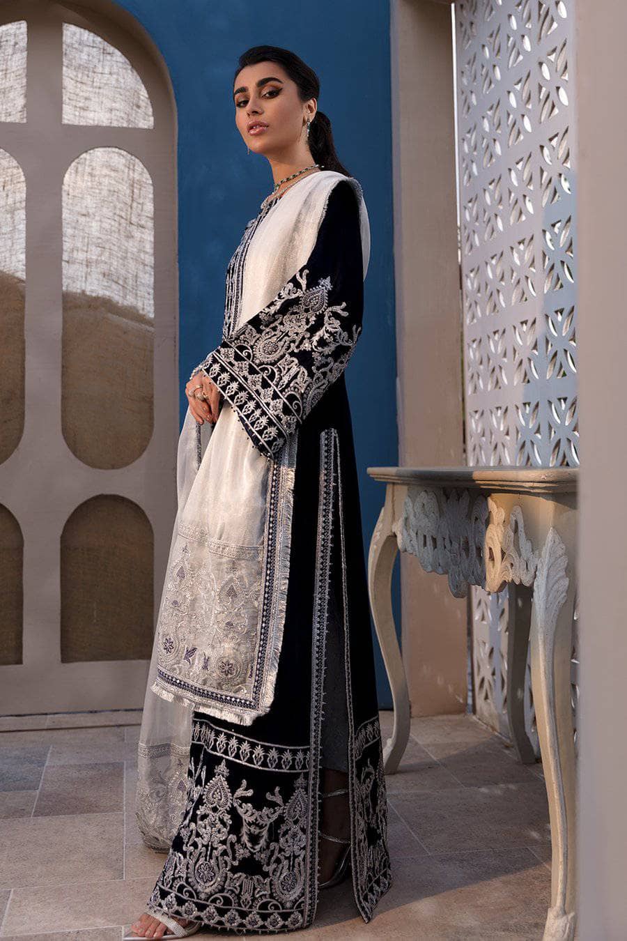 img_emaan_adeel_velvet_awwal_boutique