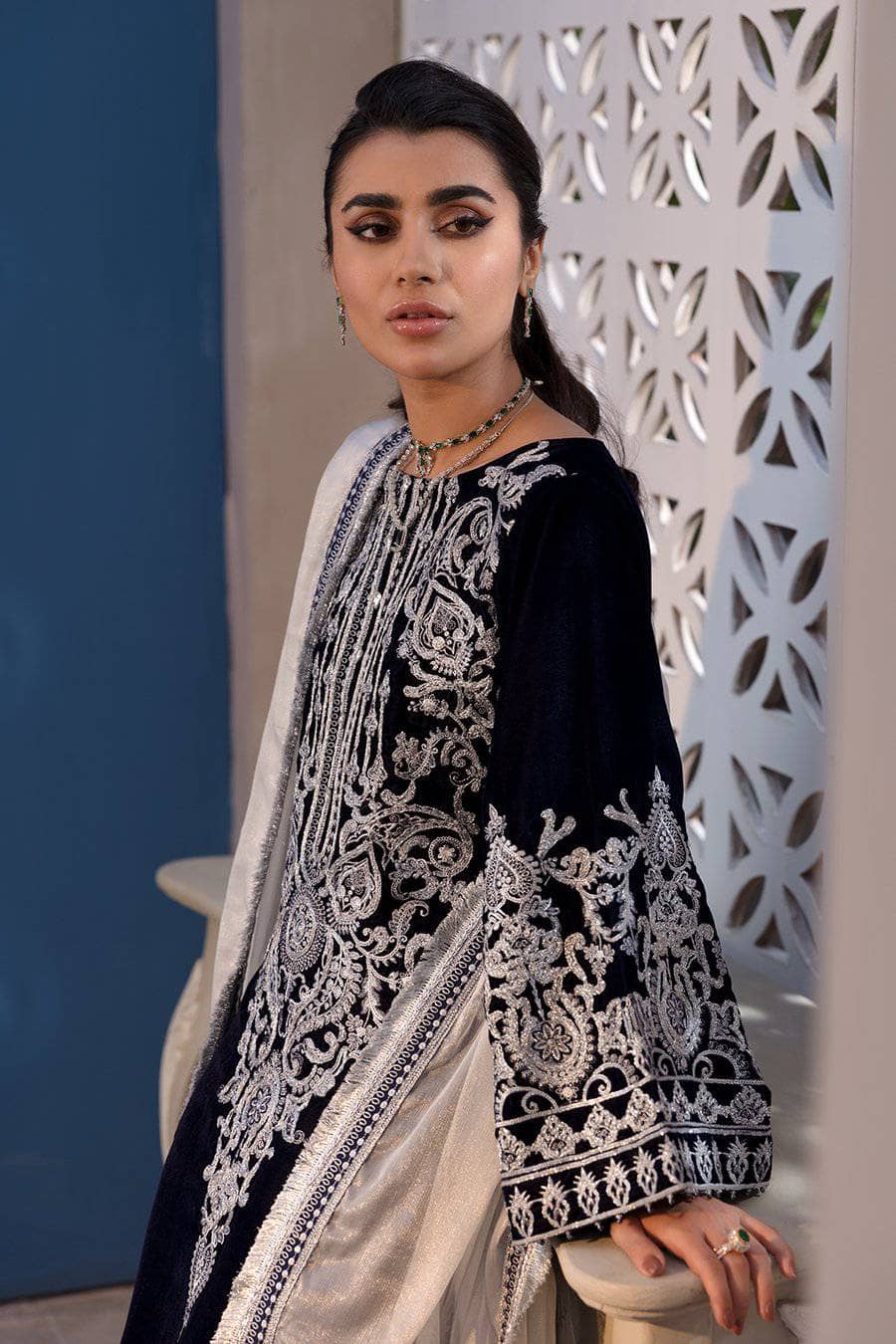 img_emaan_adeel_velvet_awwal_boutique