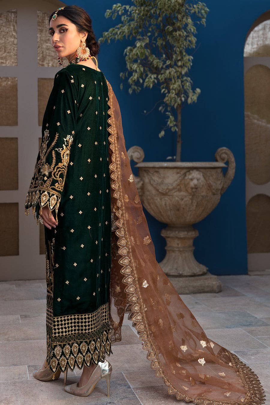 img_emaan_adeel_velvet_awwal_boutique