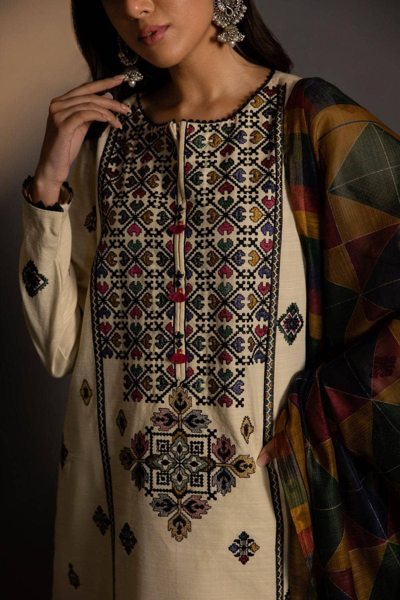 img_sapphire_winter_2022_awwal_boutique