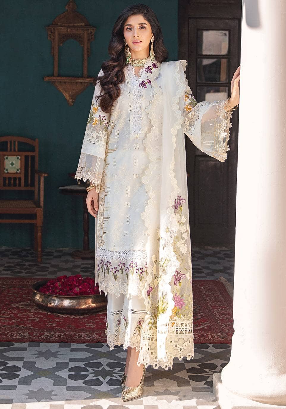 Img_elaf_chikankari_lawn_22_awwal_boutique