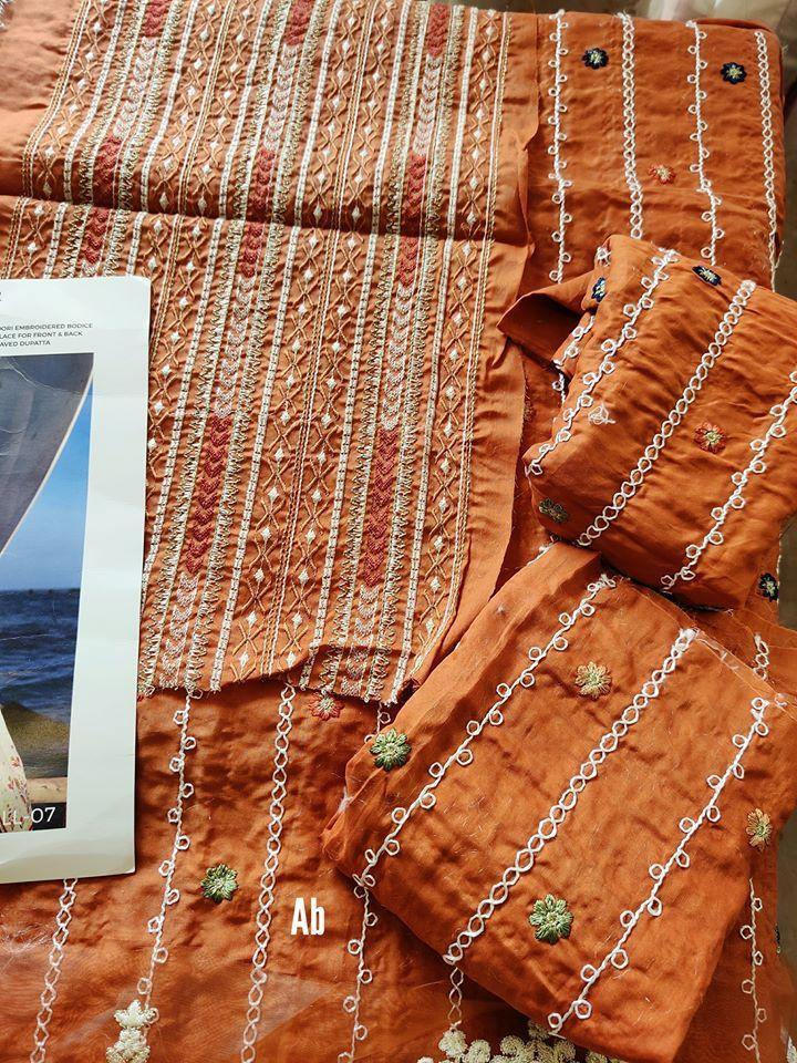 img_open_pics_qalamkar_lawn_awwal_boutique