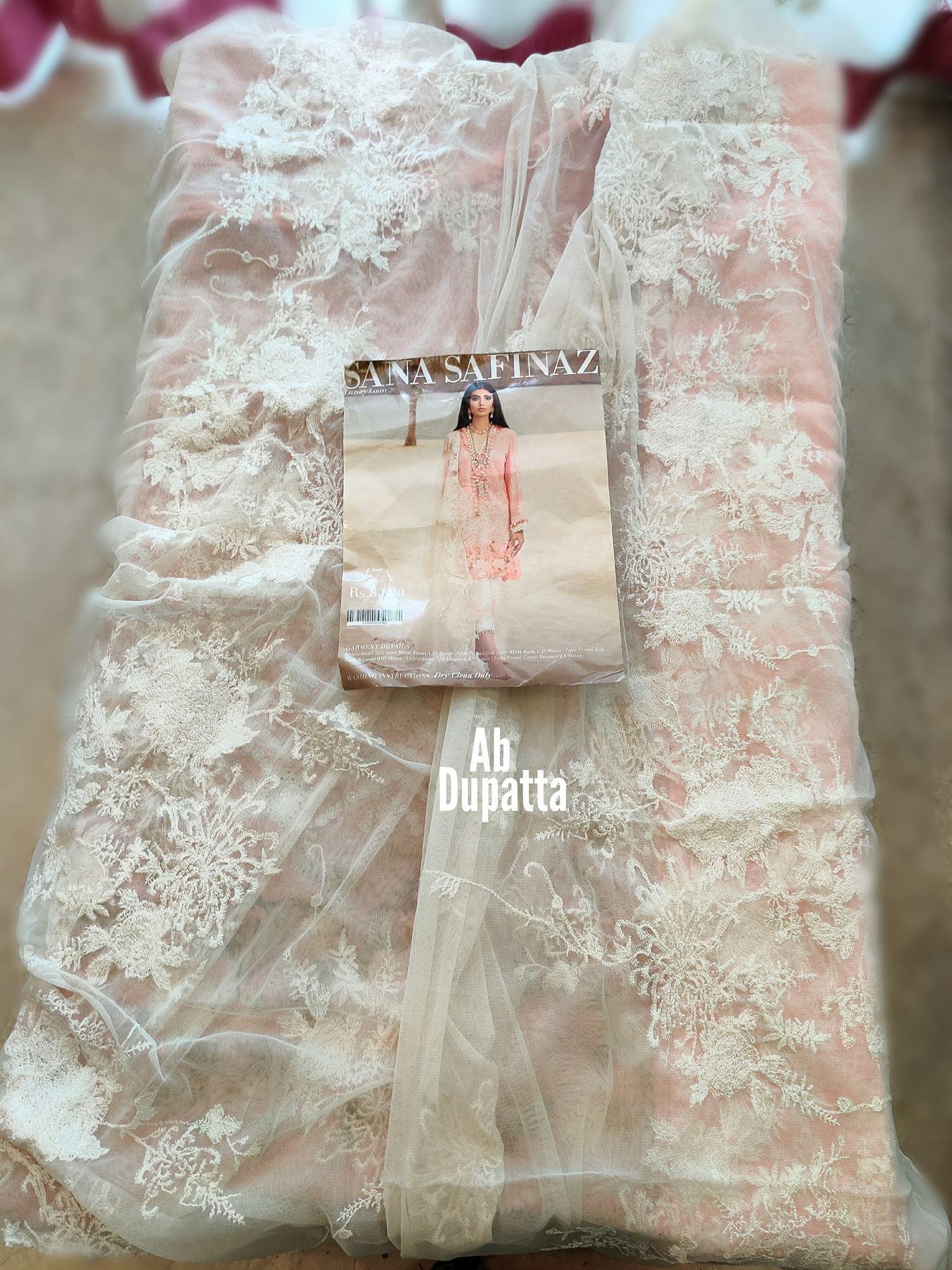 img_open_pics_sana_safinaz_lawn_awwal_boutique