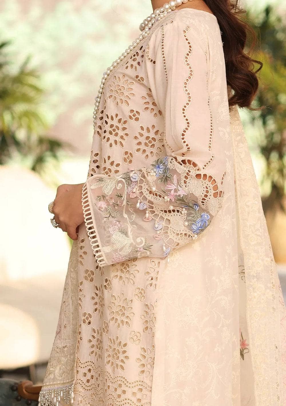 img_elaf_festive_chikankari_lawn_23_awwal_boutique