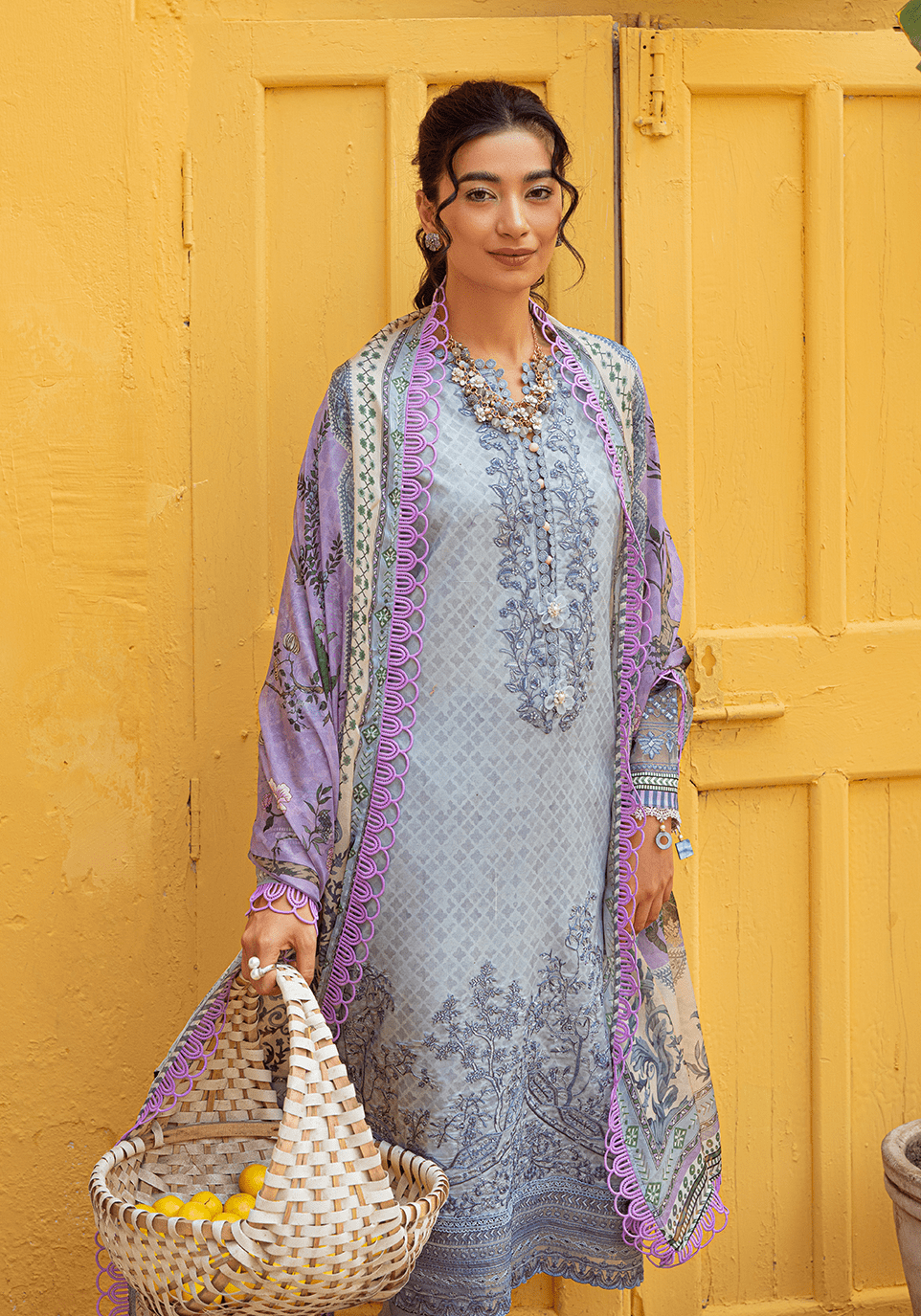 img_zarqash_lawn_23_awwal_boutique