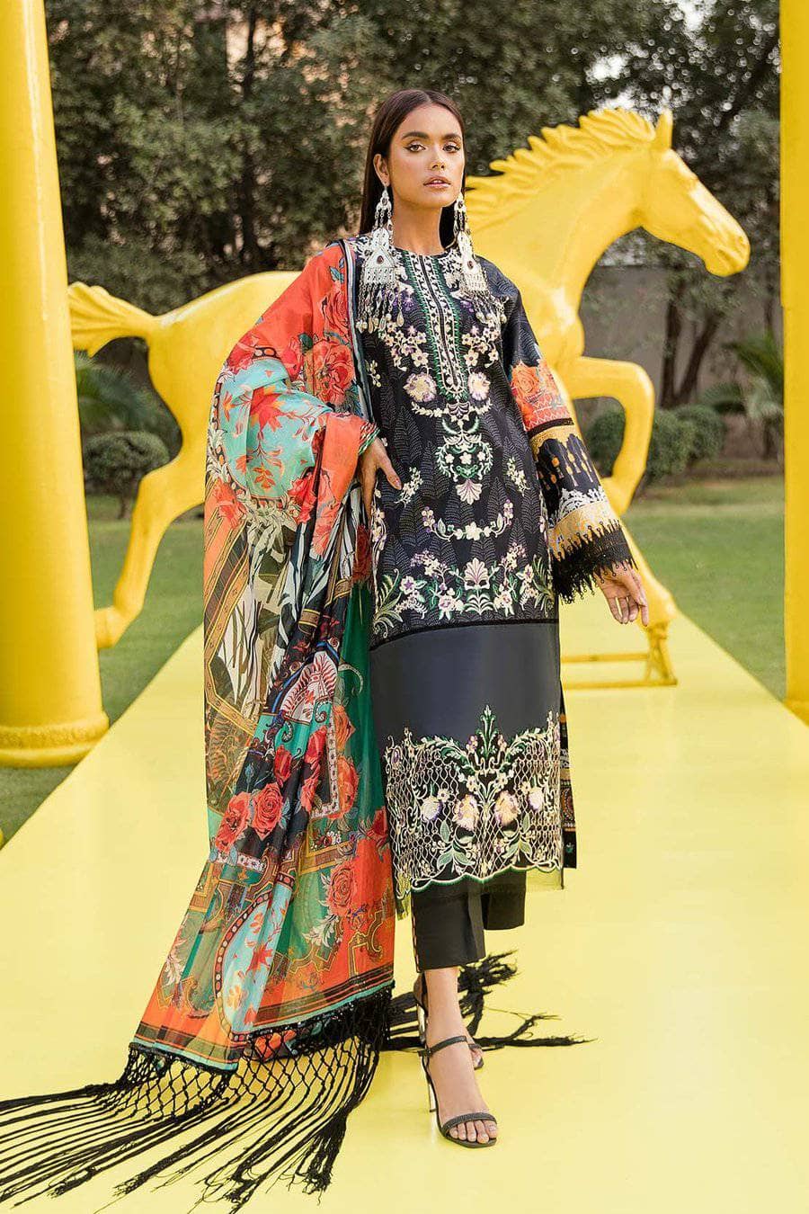 img_so_kamal_luxury_lawn_2021_awwal_boutique