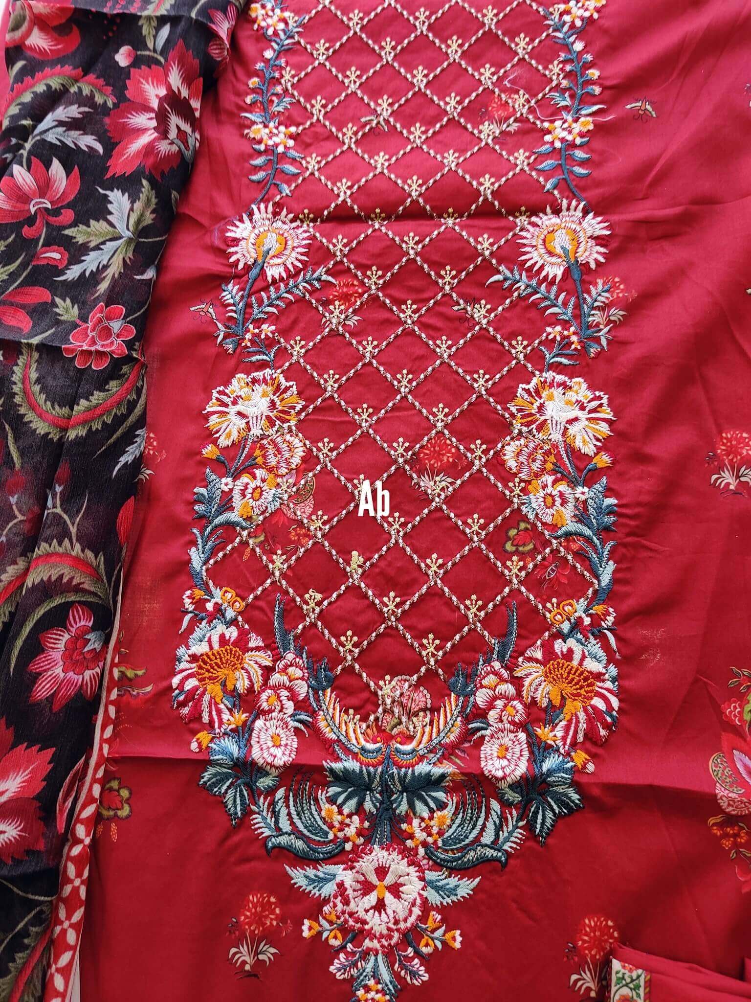 img_open_pics_afsaneh_lawn_awwal_boutique