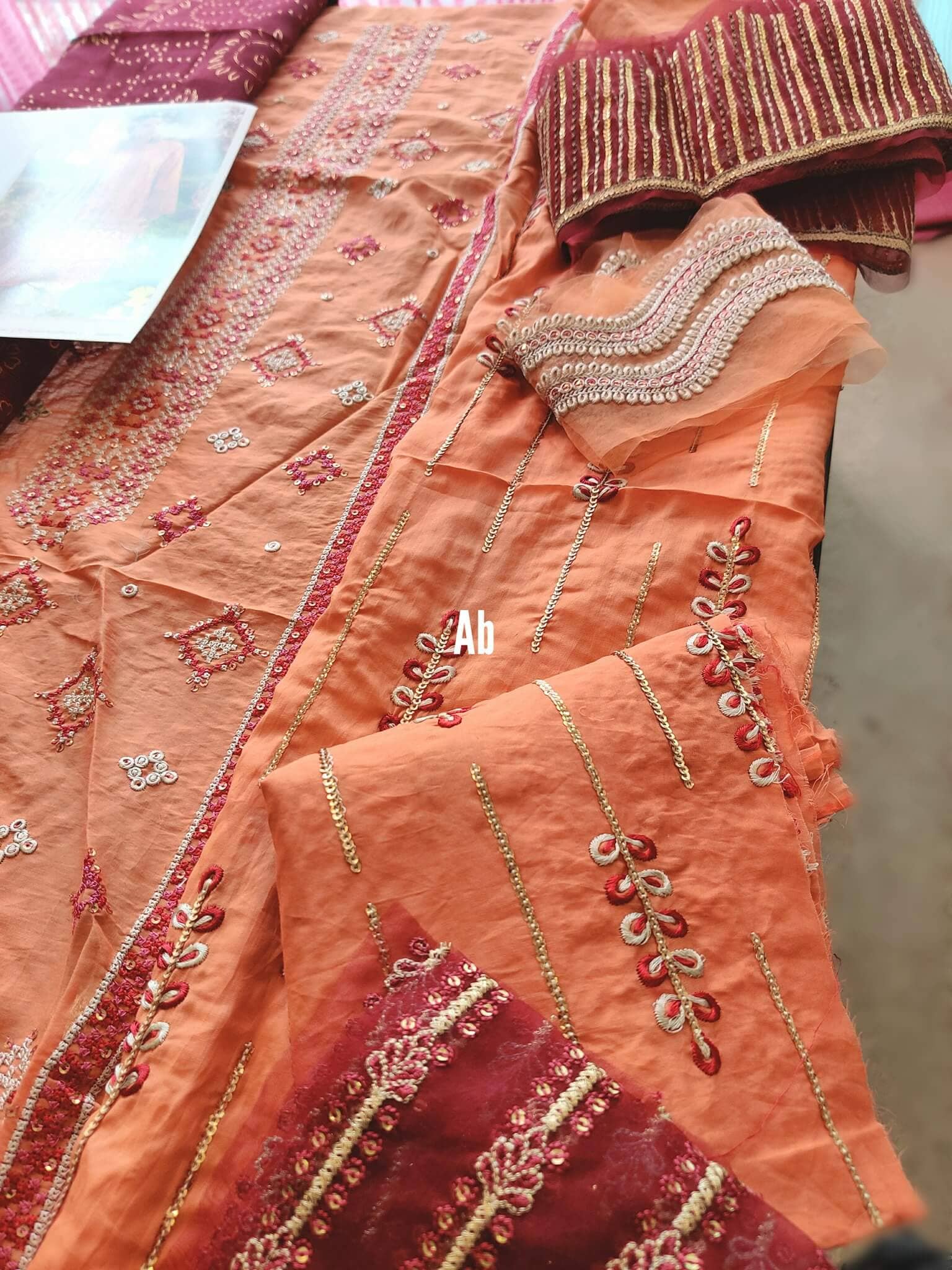 img_open_pics_qalamkar_lawn_awwal_boutique