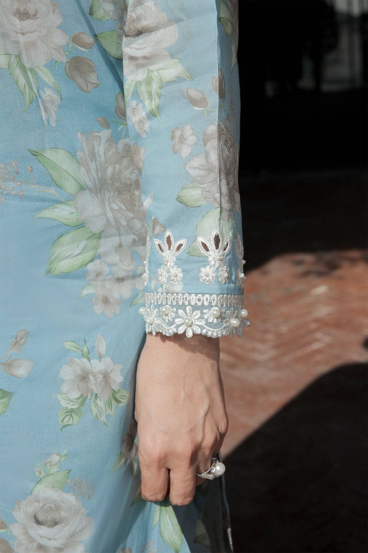 img_baroque_exclsuive_unstitched_lawn_23_awwal_boutique