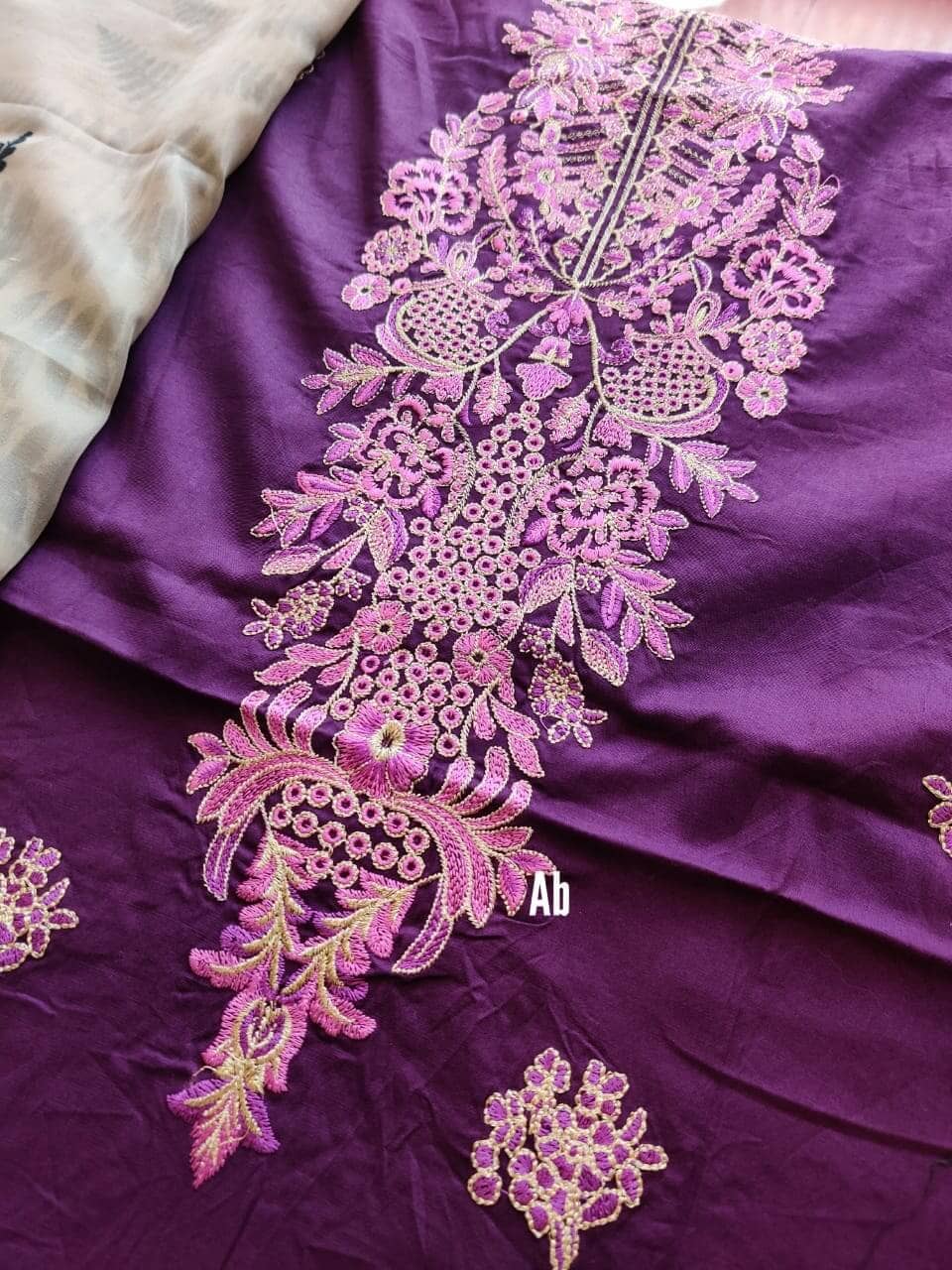 img_open_pics_kalyan_lawn_awwal_boutique