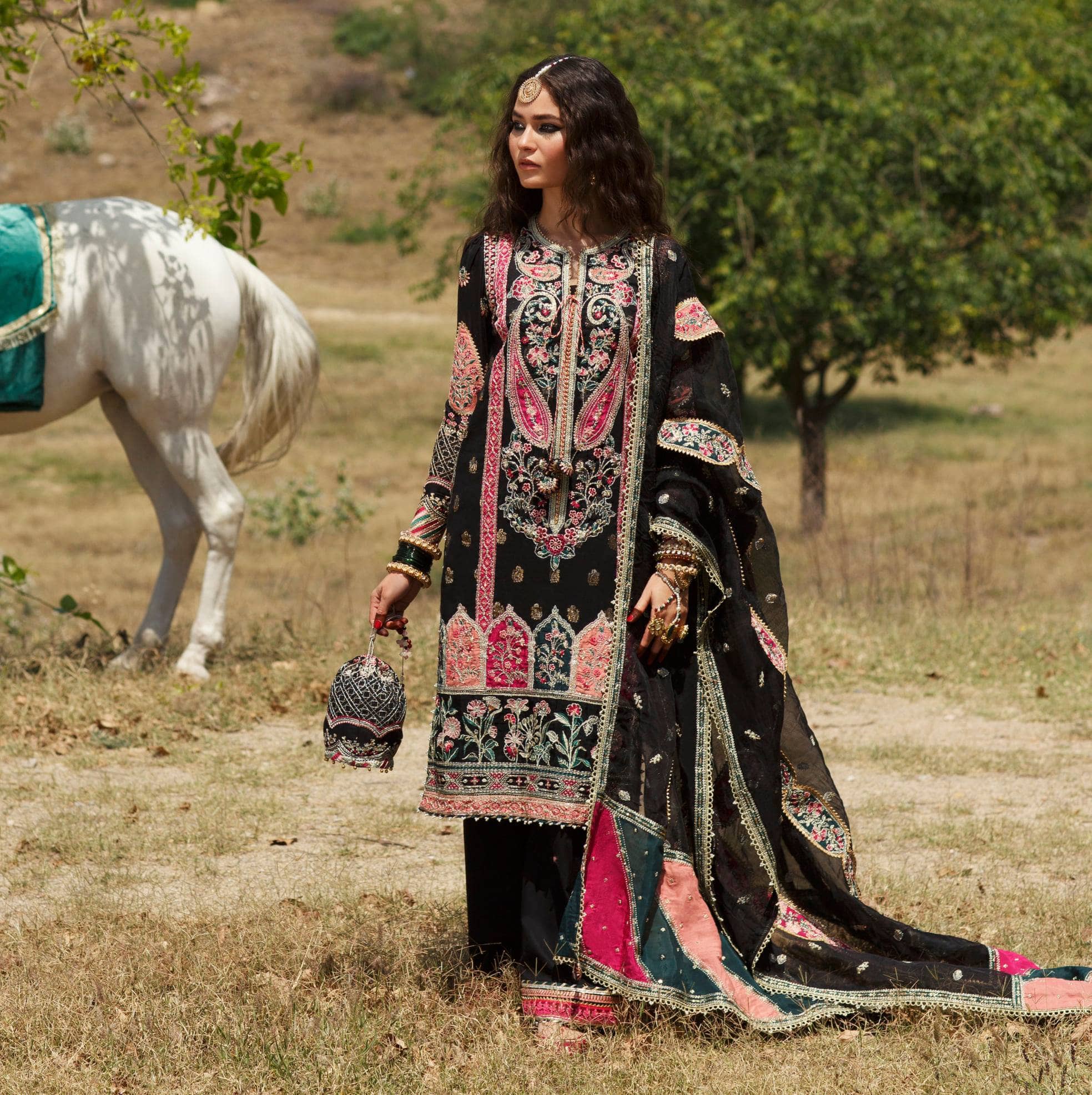 img_qalamkar_festive_formals_awwal_boutique